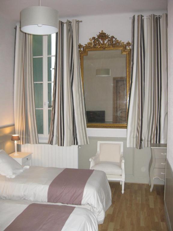 Hotel De L'Amphitheatre Nîmes Rum bild